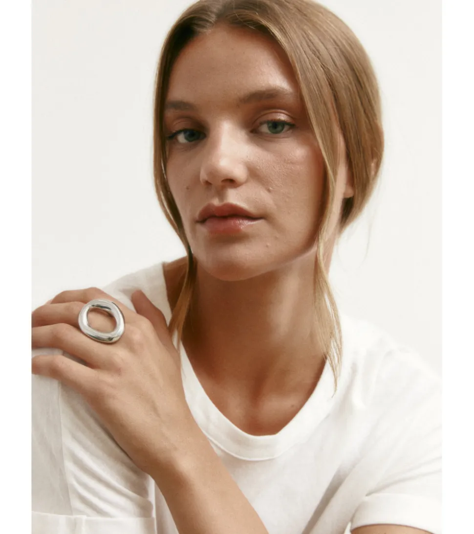 ANILLO PLATEADO RELIEVE