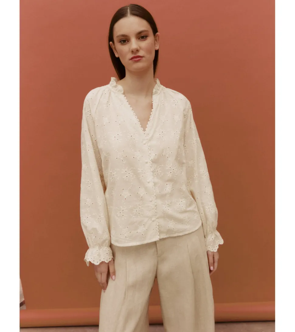 BLUSA BORDADA BOTONES