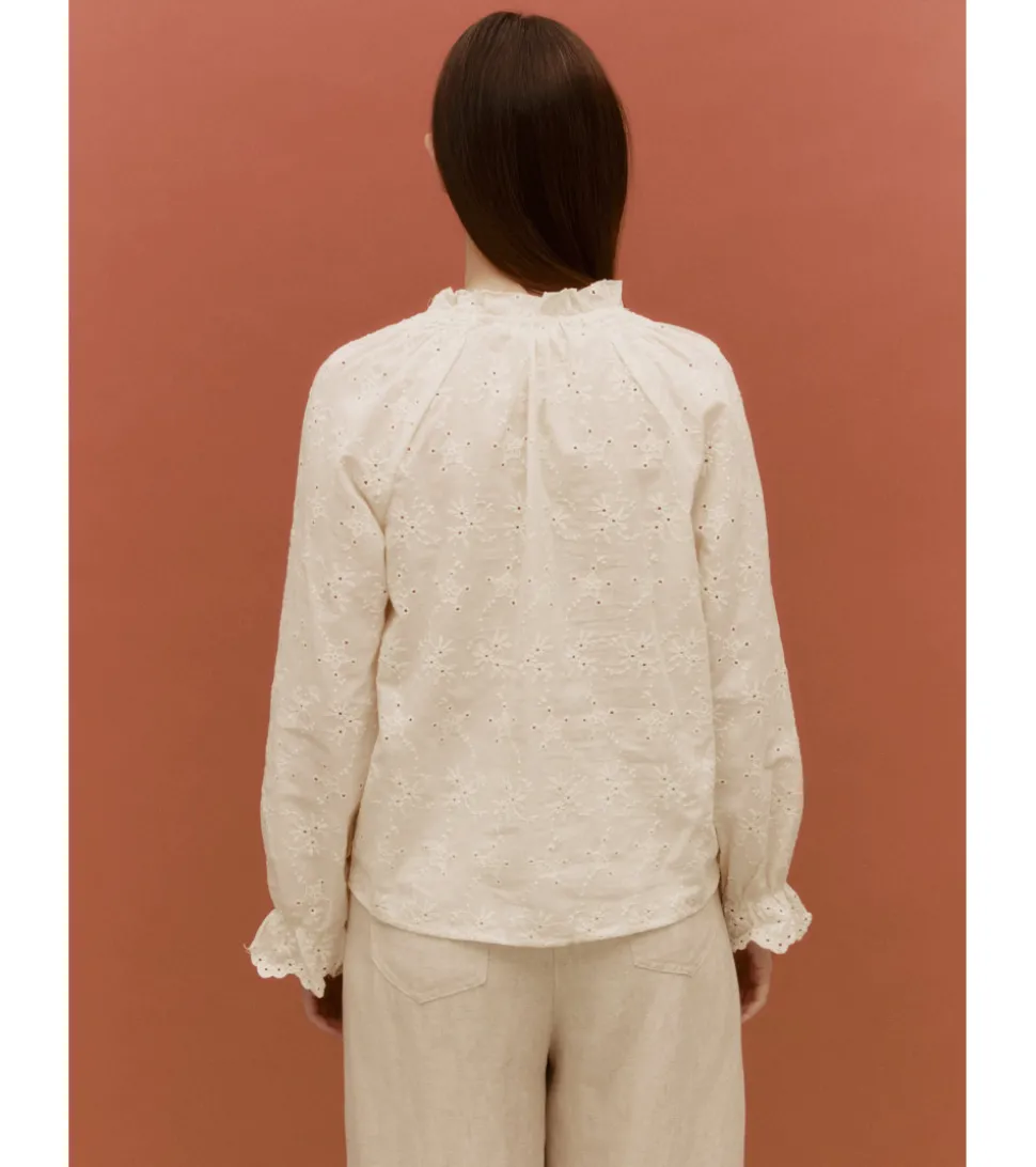 BLUSA BORDADA BOTONES