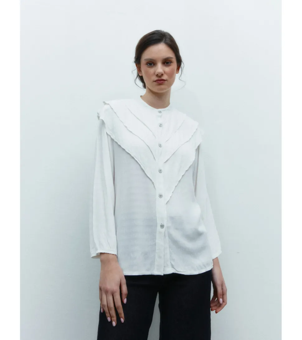 BLUSA BOTONES CON VOLANTES