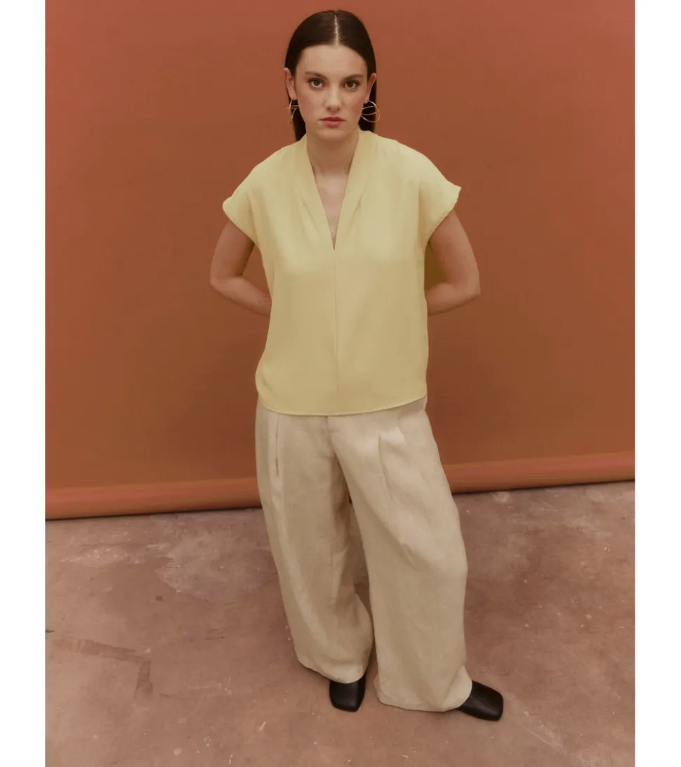 BLUSA ESCOTE PICO