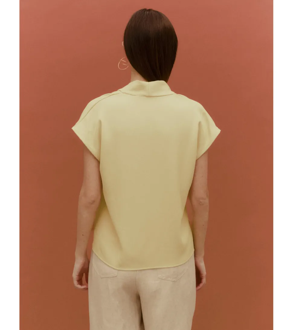 BLUSA ESCOTE PICO