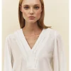 BLUSA ESCOTE PICO JARETAS