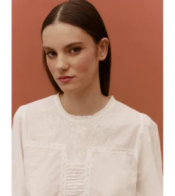 BLUSA FRENTE BORDADO