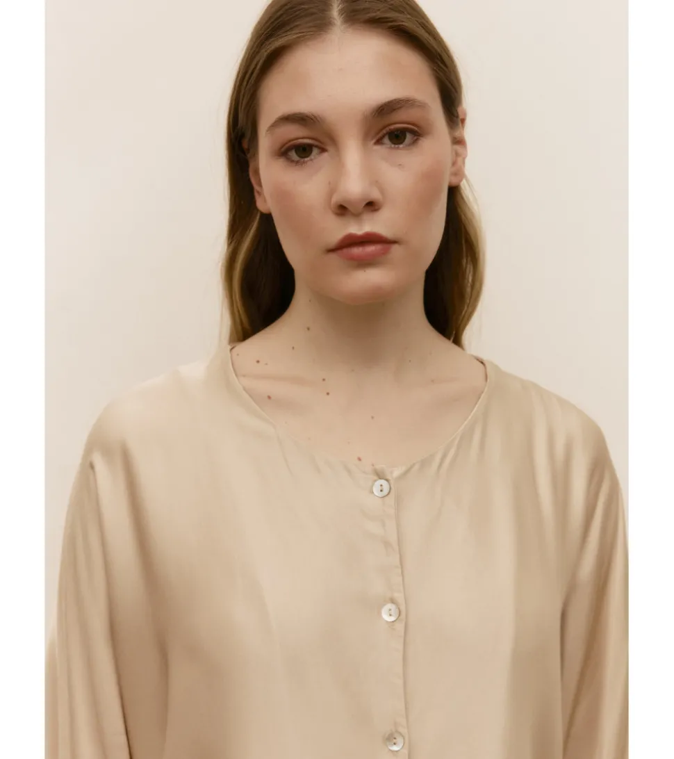 BLUSA SATINADA BOTONES