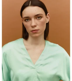 BLUSA SATINADA PICO
