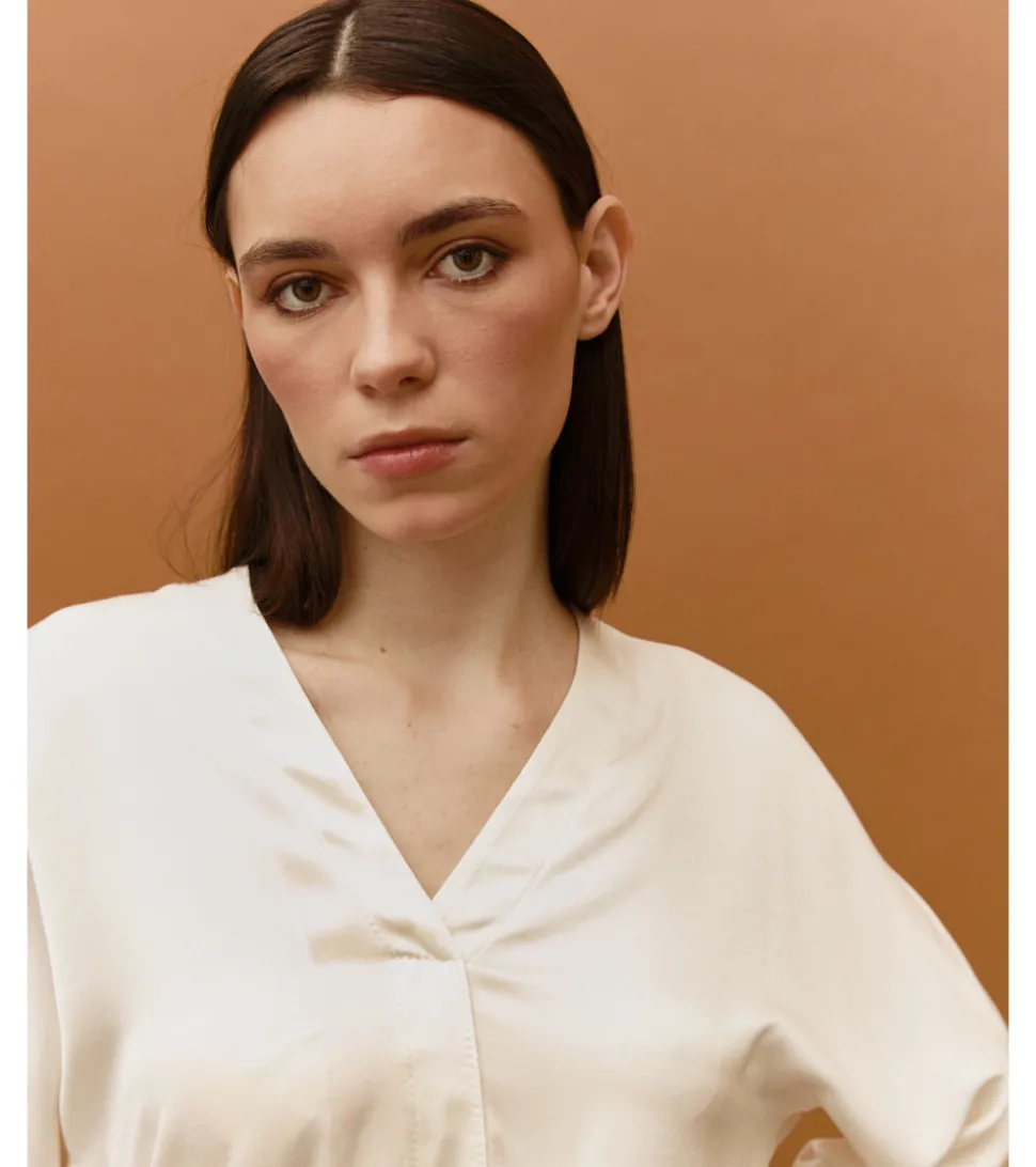BLUSA SATINADA PICO