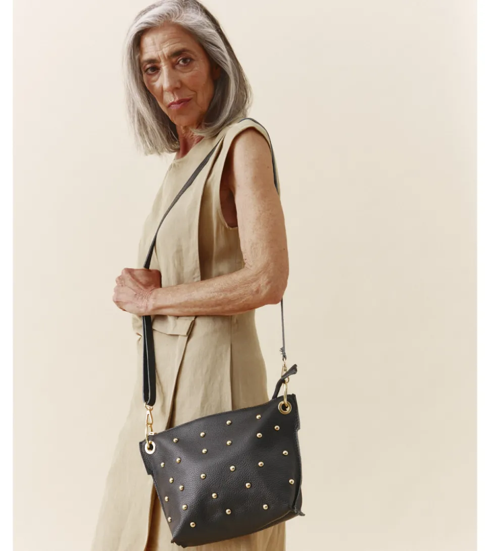 BOLSO TACHUELAS DORADAS