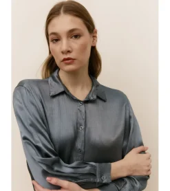 CAMISA SATINADA EFECTO ARRUGADO