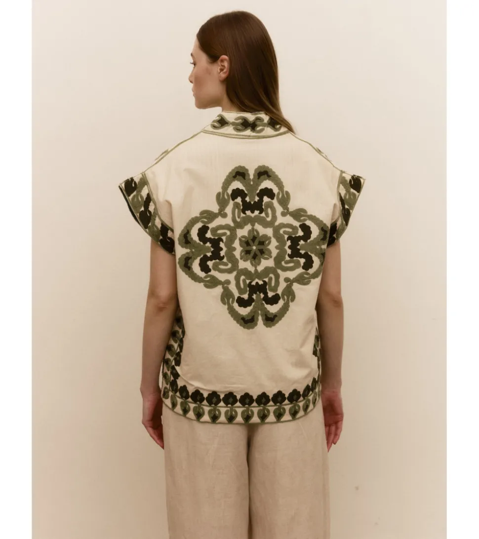 CHALECO FLORES BORDADAS