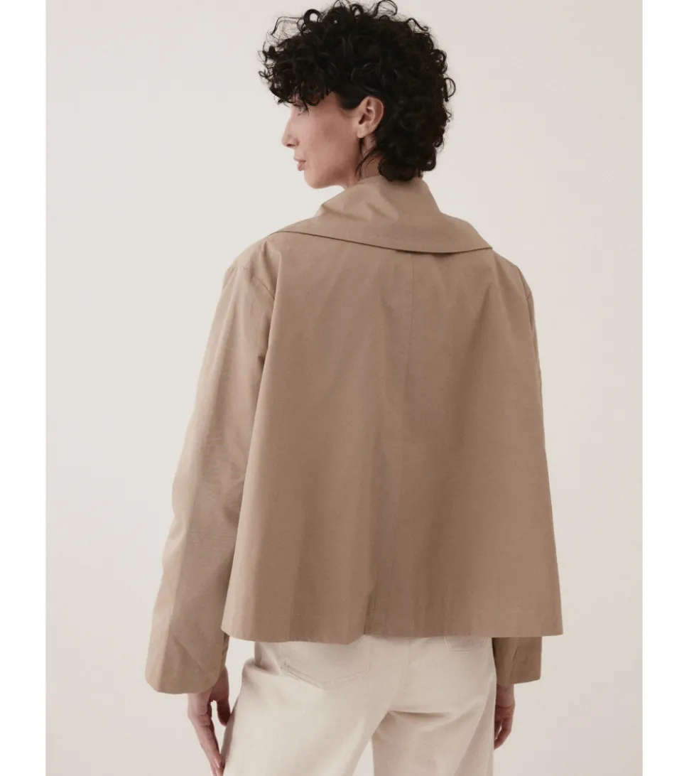CHAQUETA CORTA SOLAPAS