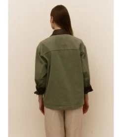 CHAQUETA CUELLO CONTRASTE
