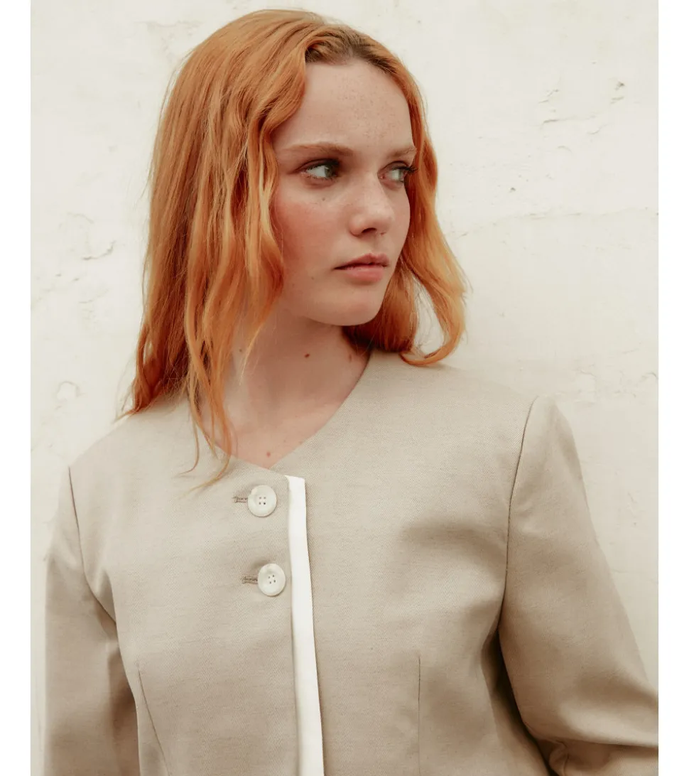 CHAQUETA DETALLE CONTORNO