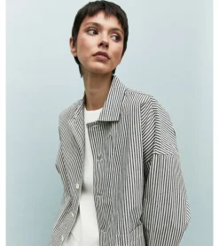 CHAQUETA RAYAS BOTONES