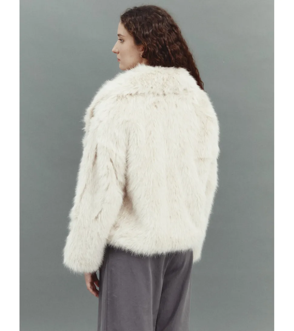CHAQUETÓN CORTO PELO