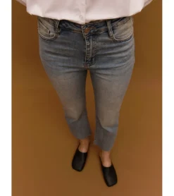 JEANS STRAIGHT TIRO MEDIO