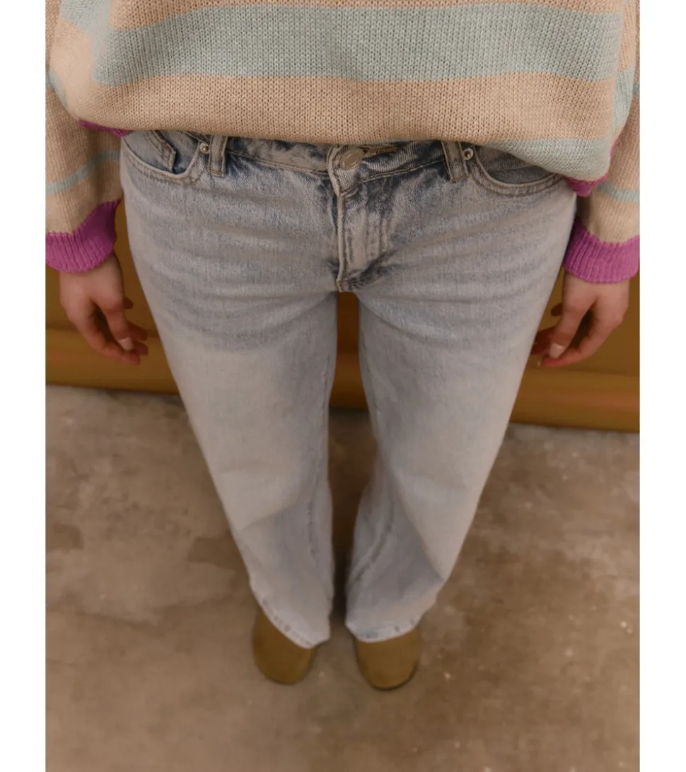 JEANS STRAIGHT TIRO MEDIO