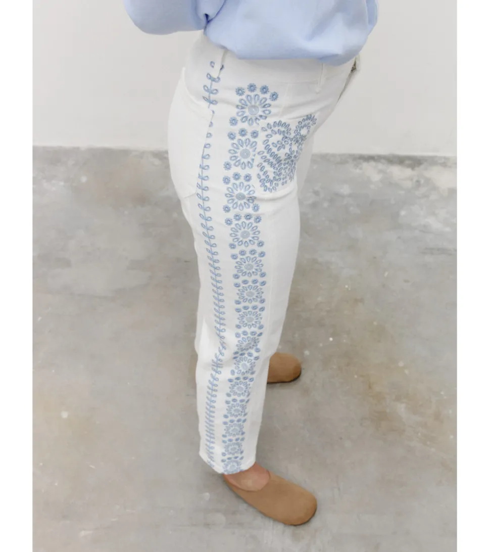 PANTALÓN BORDADO HOJAS