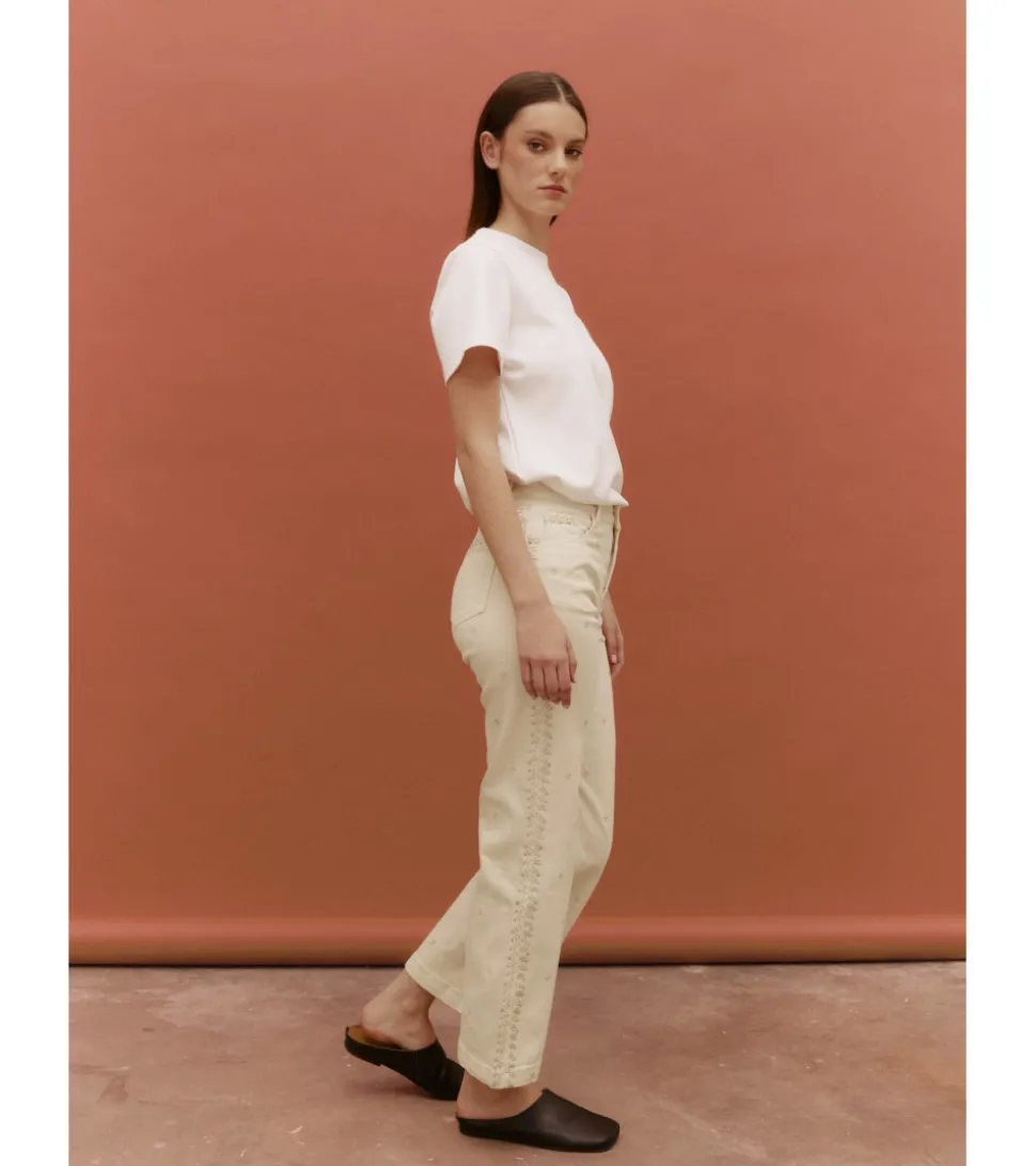 PANTALÓN DENIM BORDADO