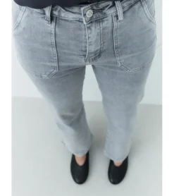 PANTALÓN RECTO BOLSILLOS