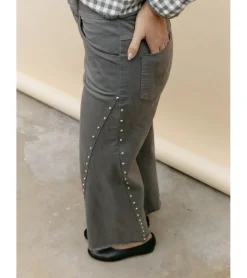 PANTALÓN TACHUELAS