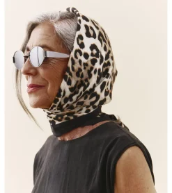 PAÑUELO ESTAMPADO LEOPARDO
